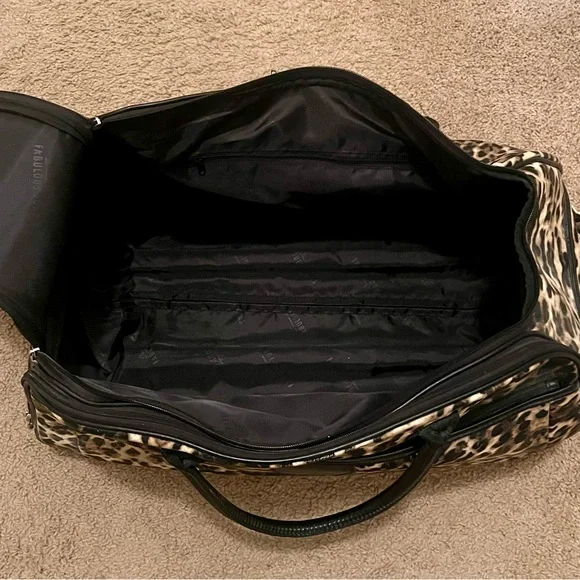 Stunning Leopard Luggage set, wheeled weekender bag, with 2 makeup bags, - Picture 6 of 8